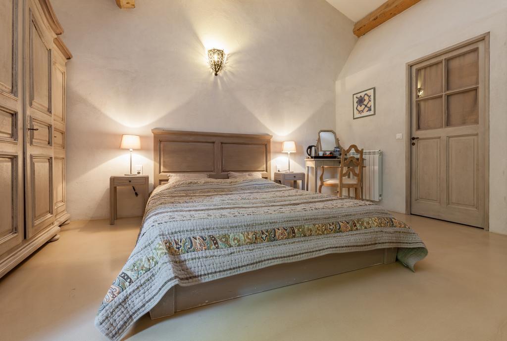 Bed and Breakfast La Louviere Des Bruyeres Robion en Luberon Zimmer foto