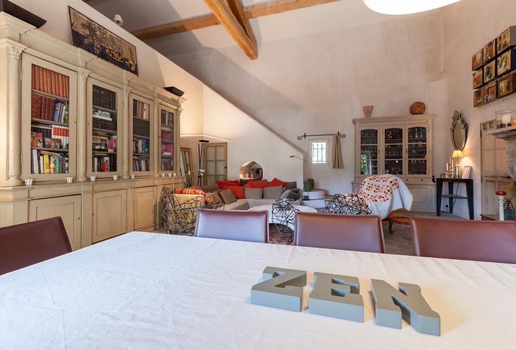 Bed and Breakfast La Louviere Des Bruyeres Robion en Luberon Zimmer foto