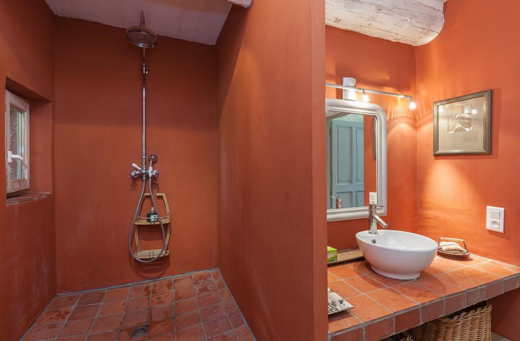 Bed and Breakfast La Louviere Des Bruyeres Robion en Luberon Zimmer foto